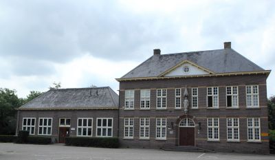 Voormalig klooster en H. Hartschool